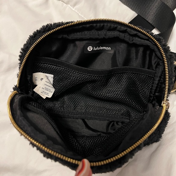 lululemon everywhere fleece belt bag in black - Picture 3 of 10